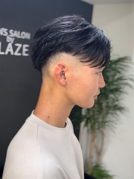 ブレイズ(BLAZE) スキンフェード・センターパート