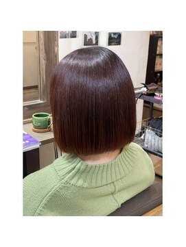 エン(En,) ミディアムボブ×色味の濃いめのオレンジ