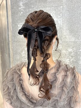 ピークアブー 原宿ハラカド(PEEK-A-BOO) ヘアセット 結婚式ヘア お呼ばれヘア 編み下ろし ツインポニー