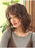 #20代30代ミディアムレイヤーくびれニュアンスゆるふわウェーブ