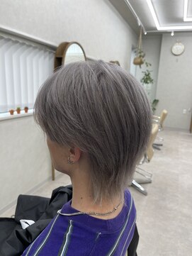 イツキ メンズ(ITSUKI men's) センターパートウルフ/シルバーカラー