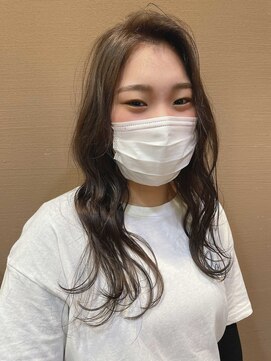 バルス(BLS) ロングで映え映えグレージュカラー【藤枝/髪質改善】