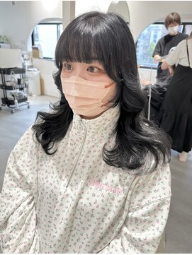 ハチ(HACHI) ほんのりグレーブラックで透明感を感じるヘアに