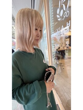 オリビアヘアー(OLIVIA HAIR) 肌なじみ最高級のハイトーンミルクティーベージュ