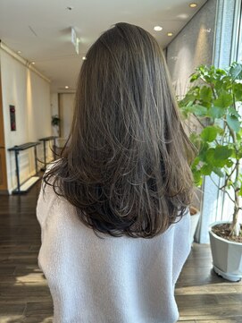 ザック ヴィ(ZACC  vie) オリーブベージュ　レイヤーカット　20代30代40代