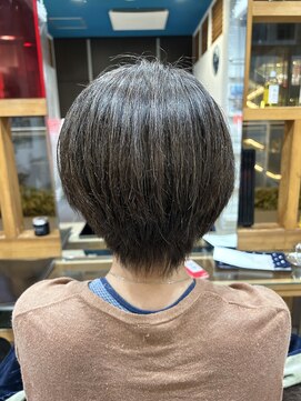 スタジオ アルファプラス 日暮里店(studio α+) ステップボーンカットカットボブショートハイライト白髪ぼかし