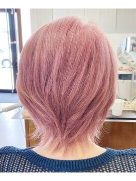 マニス(manis) 白髪ぼかしピンクカラーウルフカットクラゲヘアー40代50代