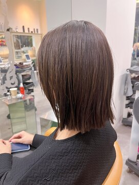 ジラ ヘアアンドメイク(girra HAIR&MAKE) アイスモス(アドミオ)