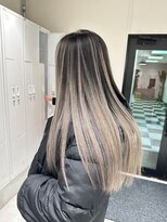 シエラ 南船場(CIERA.)&nbsp;顔周り レイヤーオリーブグレージュハンサムショート 前髪なし