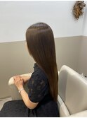 『清楚な艶髪』で魅せる、上品なロングシルエット