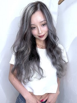 ブレイズヘアー(BLAZEhair) 【モデル顔負け】ホワイトシルバーバレイヤージュ×ブリーチ2回