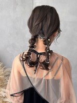 オモチャ(OMOCHA)&nbsp;パールが輝くツインアレンジ