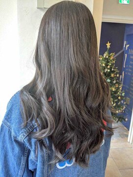 ジュリアンマーラ(Julien Mara) グレージュ/アッシュ/ゆるウェーブ/ロングヘア/大人カジュアル