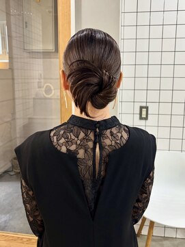 スート(suit.) タイトすぎないカチモリシニヨン