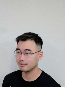 ヘアーソユーズ(HAIR SOYUZ) 自然に流して整髪できるスキンフェードスタイル