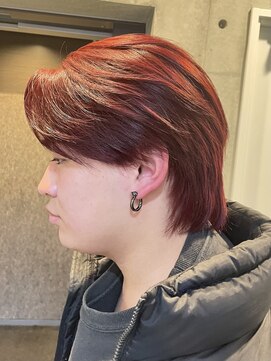 ブルニール 心斎橋(BLEUNIR) 赤髪 レッド センターパート ウルフ ブリーチ