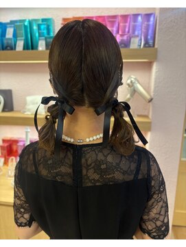 メルク ユニ(merc.uni) リボンアレンジでつくる大人かわいいツインヘア◎0508