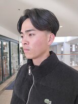 ビュートリアム 神戸(BEAUTRIUM)&nbsp;ツーブロックセンターパート