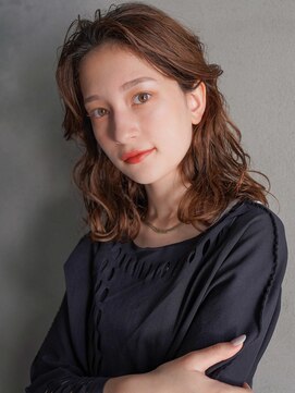 カンナ(Canna) ウルフヘアー/フェザーバング/カーキグレージュ/髪質改善/30代