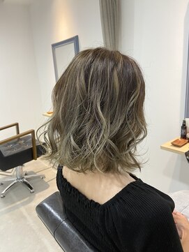 ポリゴノ(poligono) バレイヤージュカラーライムベージュ