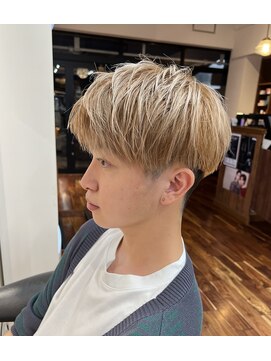 ルーム(Room) アッシュブロンド/ツーブロックマッシュヘア