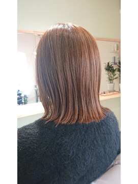 モチーフ(motif) 外ハネ艶ボブ