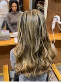 ロングヘアブリーチカラーバレイヤージュカラーモカベージュ