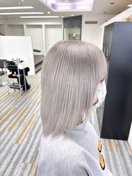 アフューズバイストゥー(Vfuse by StueW) 圧倒的ホワイトシルバー[倉敷][岡山][倉敷美容室]