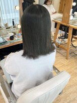 ネオリーブ チロル 横浜西口店(Neolive CiroL.)&nbsp;ダークオリーブグレージュ 切りっぱなし 透明感カラー