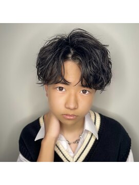 トゥルークリエイション 渋谷(True Creation SHIBUYA) フワッとミディアムセンターパート