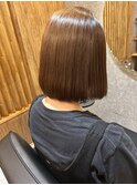 しなやかに揺れる美髪ストレートボブ