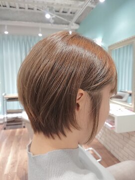 リル(Rire) 30代40代50代大人小顔ショート耳かけ丸みくびれ