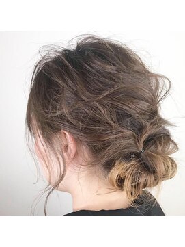 リアン(Lien) ゆったり可愛いシニヨンアレンジ♪