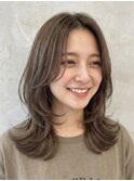 センターパートのくびれレイヤー