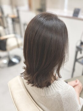 ヘアオーブロジック(HAIR orb LOGIC) ミディアム 外ハネ 切りっぱなし
