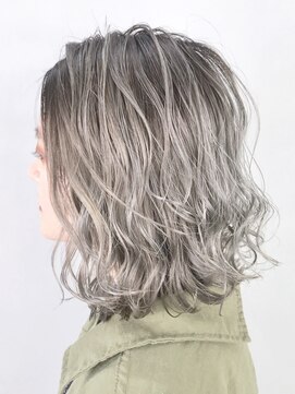 アルバム 新宿(ALBUM SHINJUKU) ホワイトグレーカラー_ミニマムボブ3Dカラー_ba165031