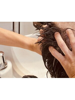 【メンズ専門サロン】頭皮クレンジングで頭皮の汚れを取り除き、抜け毛の予防と同時に髪の毛もボリュームUP
