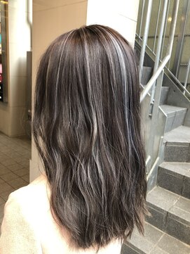 ルイス(L'wis) ダークガレー ハイライトMIX