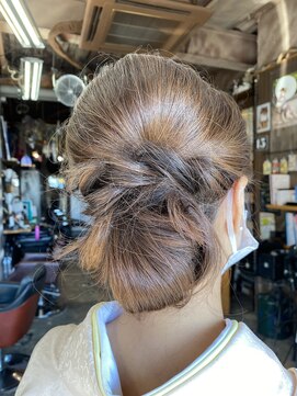 オーバーキャプテンネイキッド(OVER CAPTAIN NAKED) 七五三/着物向けお母さまシンプルヘアアレンジ