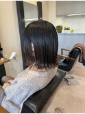 切りっぱなし外ハネボブヘアスタイル