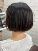 ショートボブ/センターパート/ツヤ髪/グラデーション/イヤリング