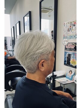 アヴソリューク(Absoluk) メンズツーブロック&シルバーヘアー