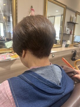 ヘアーズファイン(hair's fine) 50代60代70代髪型前下がりマダムショート白髪染め