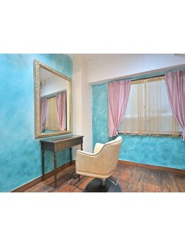 髪の悩みは人それぞれ。経験豊富なスタイリストがマンツーマンで接客！プライベート空間で癒しの時間を…。