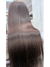 『クセ毛』or『ダメージ』で違う薬剤選定。髪の見極めが何より大事！毛髪科学×経験値が仕上がりに差を