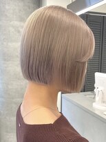 ルーブ トウキョウ(Loob. TOKYO)&nbsp;池袋東口切りっぱなしボブミルクティーベージュタッセルボブヘア