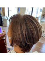 ルース(LOOSE)&nbsp;グレイカラー明るめのショートスタイル