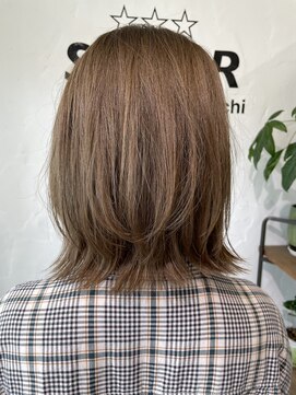 シュガーイシノマキ(SUGAR ishinomaki) 外ハネ☆レイヤー☆グレージュ☆ハイトーン☆10代☆20代