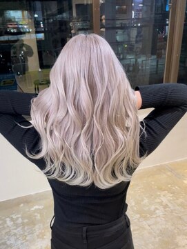 メリー オオサカ(Merly Osaka) ほとんどホワイトほんのりラベンダー_ホワイトハイトーンカラー_