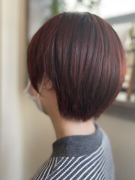 ヤドリギ(yadorigi) yadorigiヘア．ブラッドオレンジミニボブ